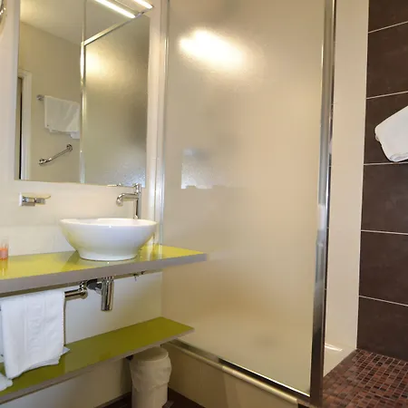 Brit - Le France Отель