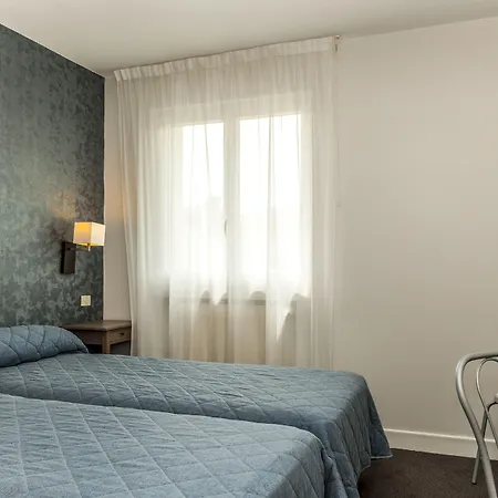 Brit - Le France Hotel