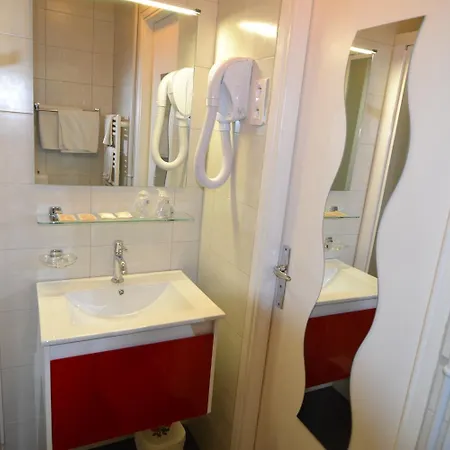 Brit - Le France 3* カオール