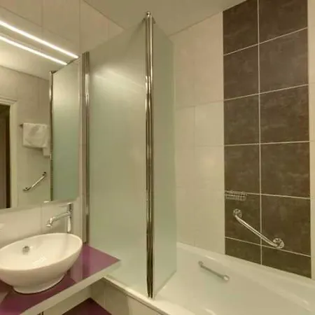 Brit - Le France Hotel 3*