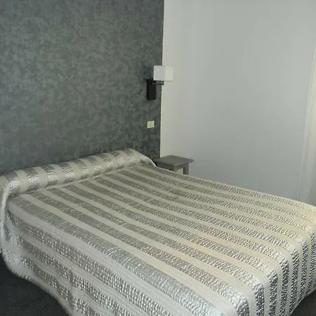 ホテル Brit - Le France